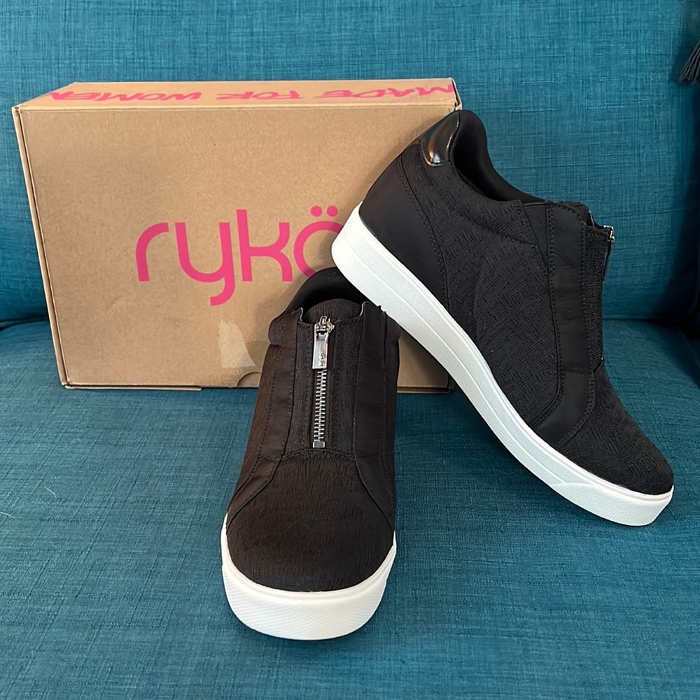 NEW IN Box RYKA Vibe Shoes
